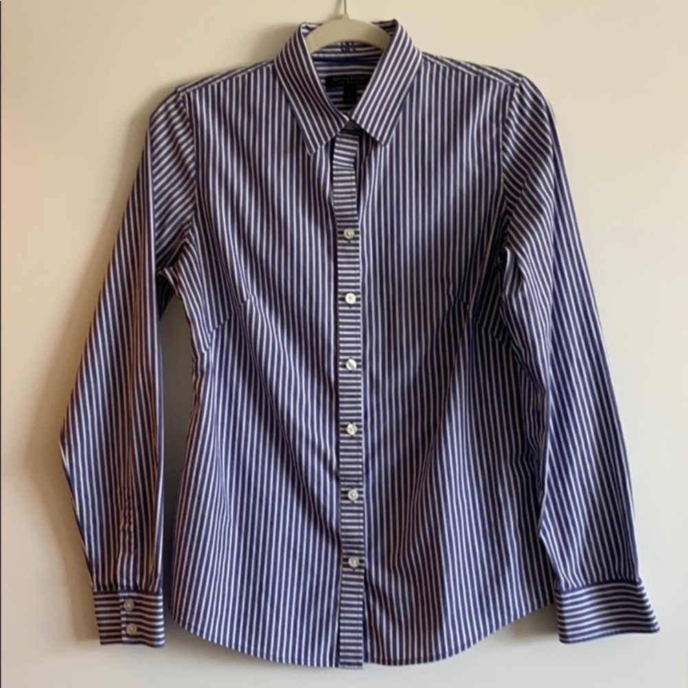 ☕️ Banana Republic  Fitted Button down shirt ☕️